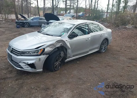 2017 Volkswagen Passat 1.8T R-Line z USA, uszkodzony, nr VIN 1VWDT7A37HC085243